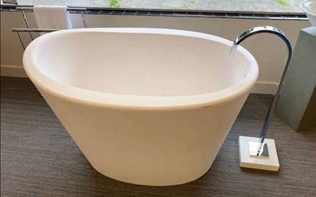 Why Asian Imported Solid Surface Bathtubs Often Smell When Filled With Hot Water?