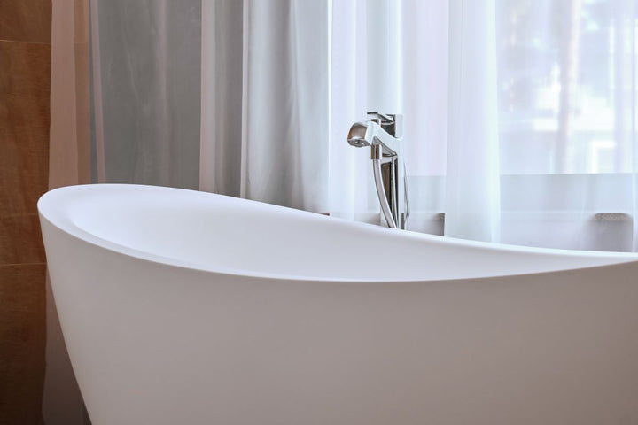 Lillian Wht Freestanding AquateX Bathtub
