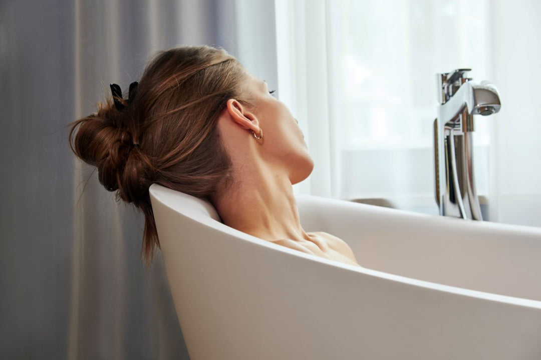 Lillian Wht Freestanding AquateX Bathtub